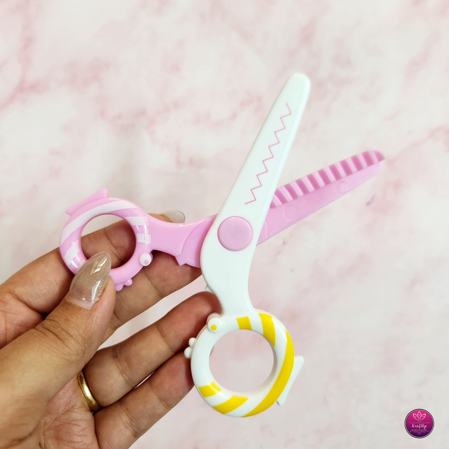 ZIG ZAG SCISSORS- Cute Serrated Scissor for paper cutting