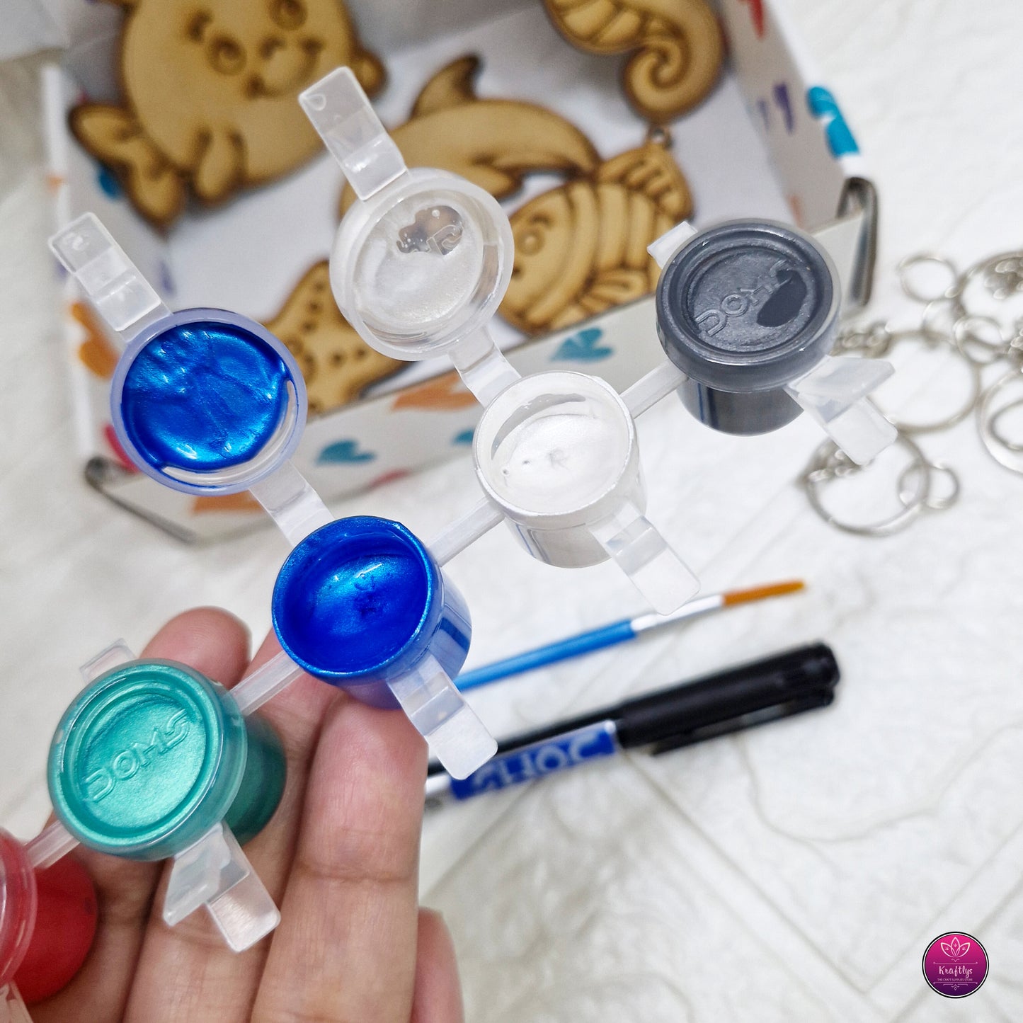 DIY Ocean Theme Wooden Keychain Painting Kit for Kids – 5 Sea Animal Shapes with Paints & Accessories